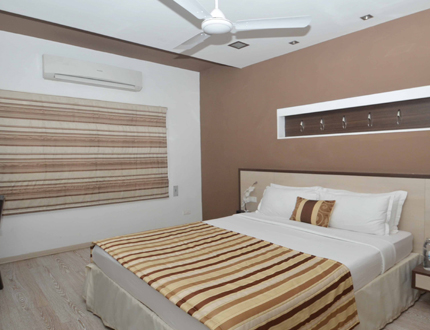 Master Bed Room | Alcove Service Apartments in T Nagar