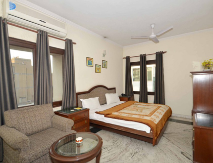 Book Service Apartments in Safdarjung, New Delhi | Master bedroom