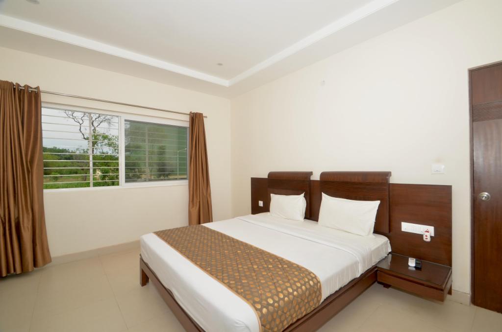 Alcove Service Apartments in Bangalore | Master Bed Room
